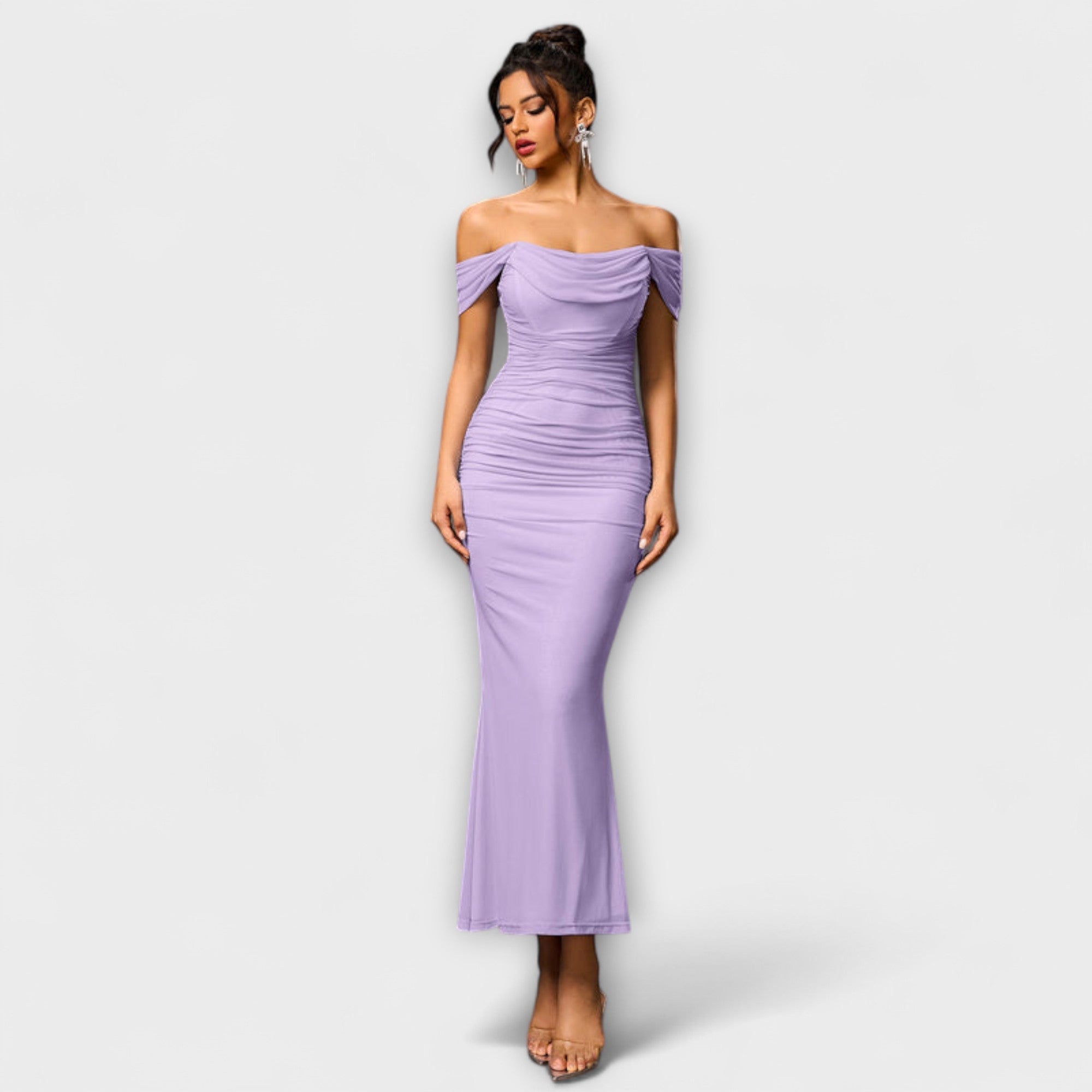 Ione - Olkapäät paljastava rypytetty bodycon-mekko
