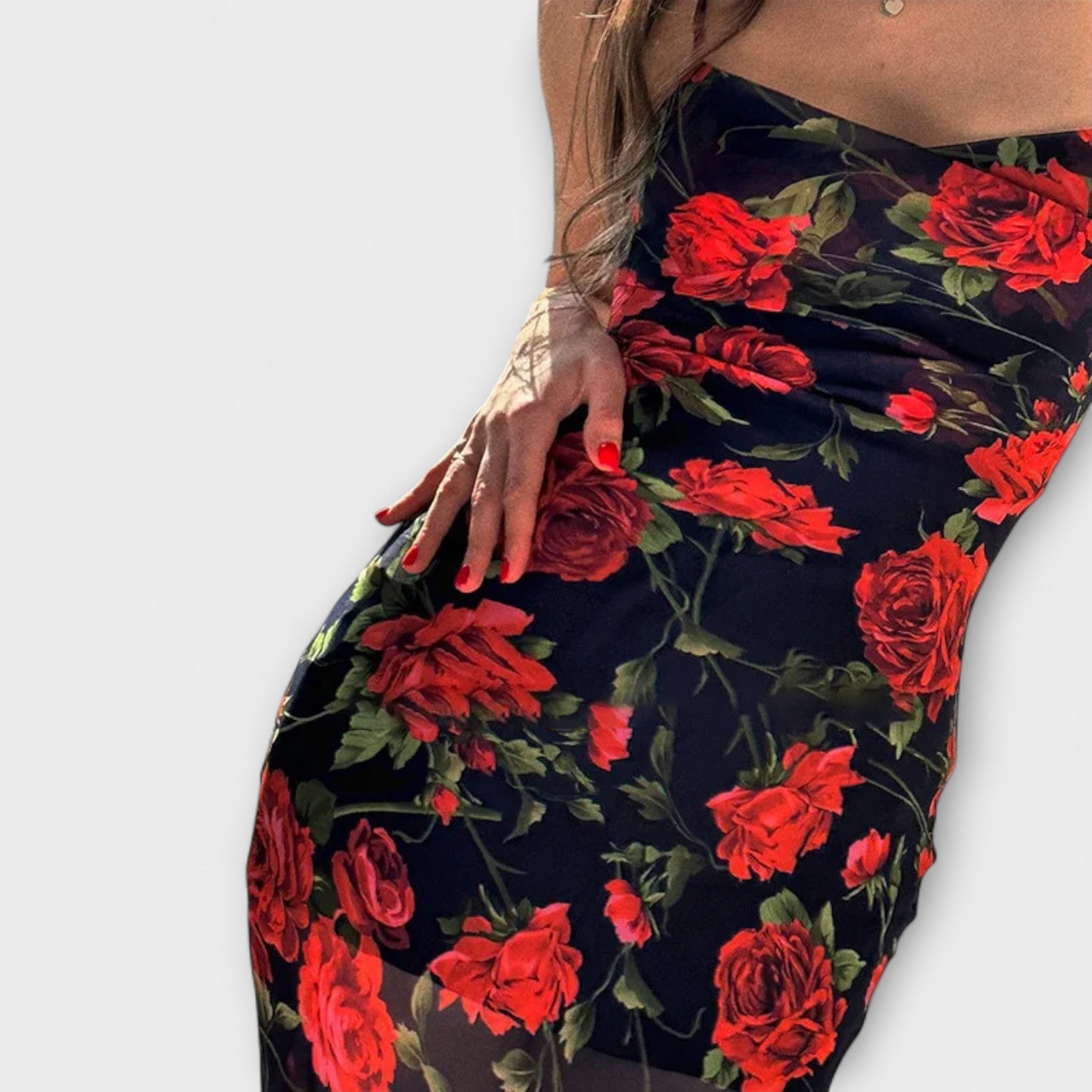 Kukkakuvioinen bodycon-mekko olkaimilla
