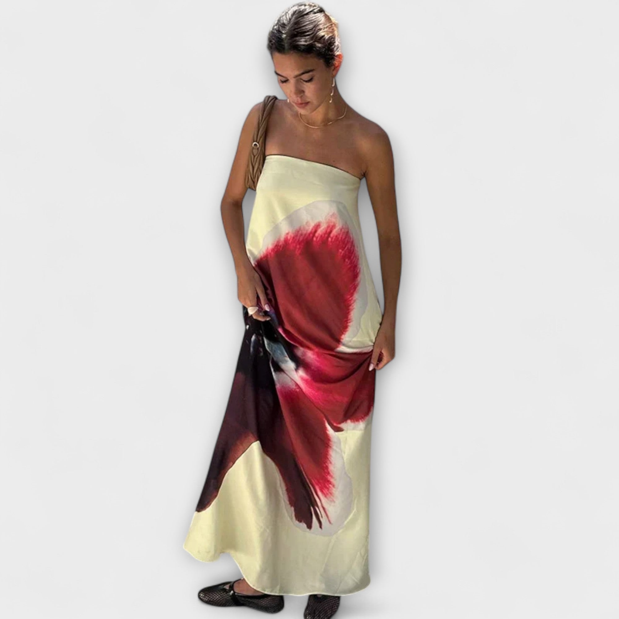 Tyylikäs off-shoulder-maksimekko il man olkaimia